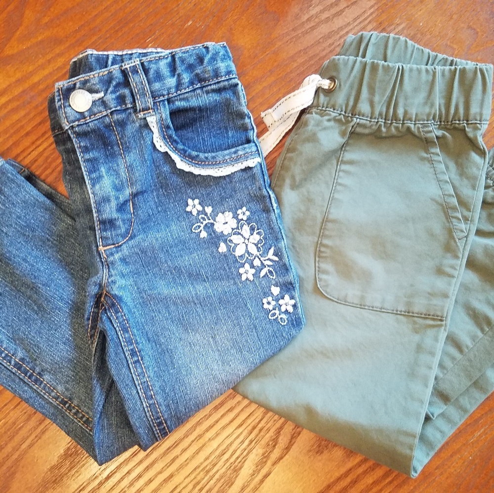 Lot 2 kids pants 8$.